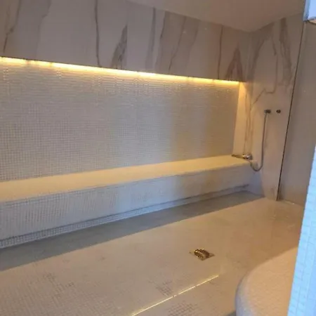 Alezzi Piscina Plaja La 20m * Navodari